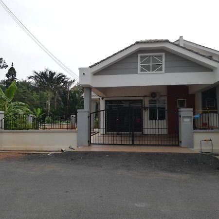 Samsiah Guest House - Taman Yayasan Segamat Buloh Kasap Exterior foto